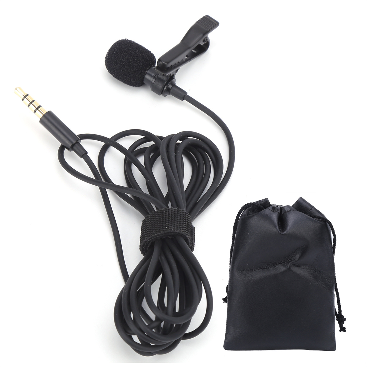 Ein schwarzes Reversmikrofon mit Kabel und einem kleinen Beutel. Das Mikrofon hat eine Schaumabdeckung und einen Clip.