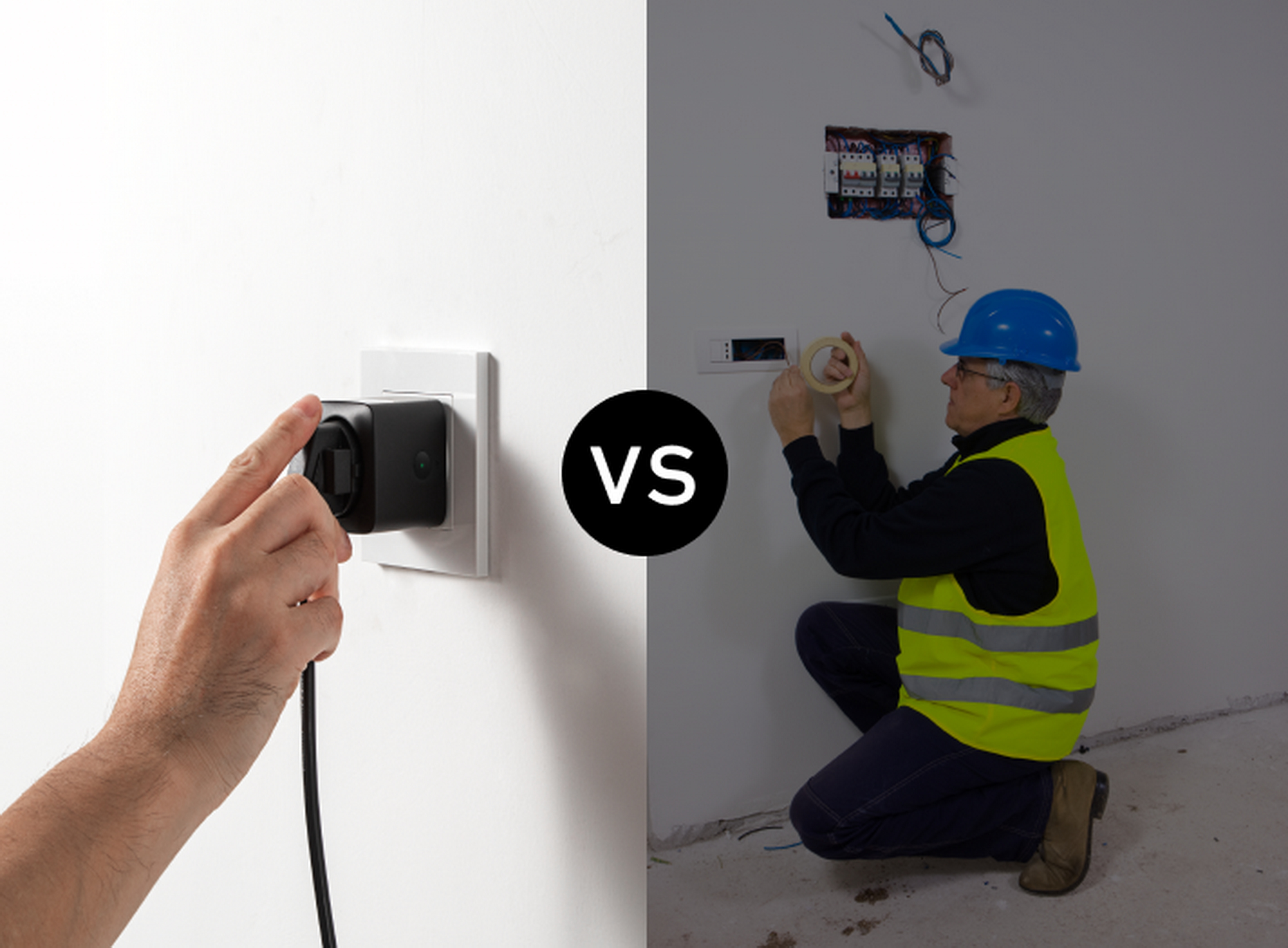 Ręka podłącza czarne urządzenie do gniazdka ściennego, w kontraście do pracownika instalującego gniazdko.