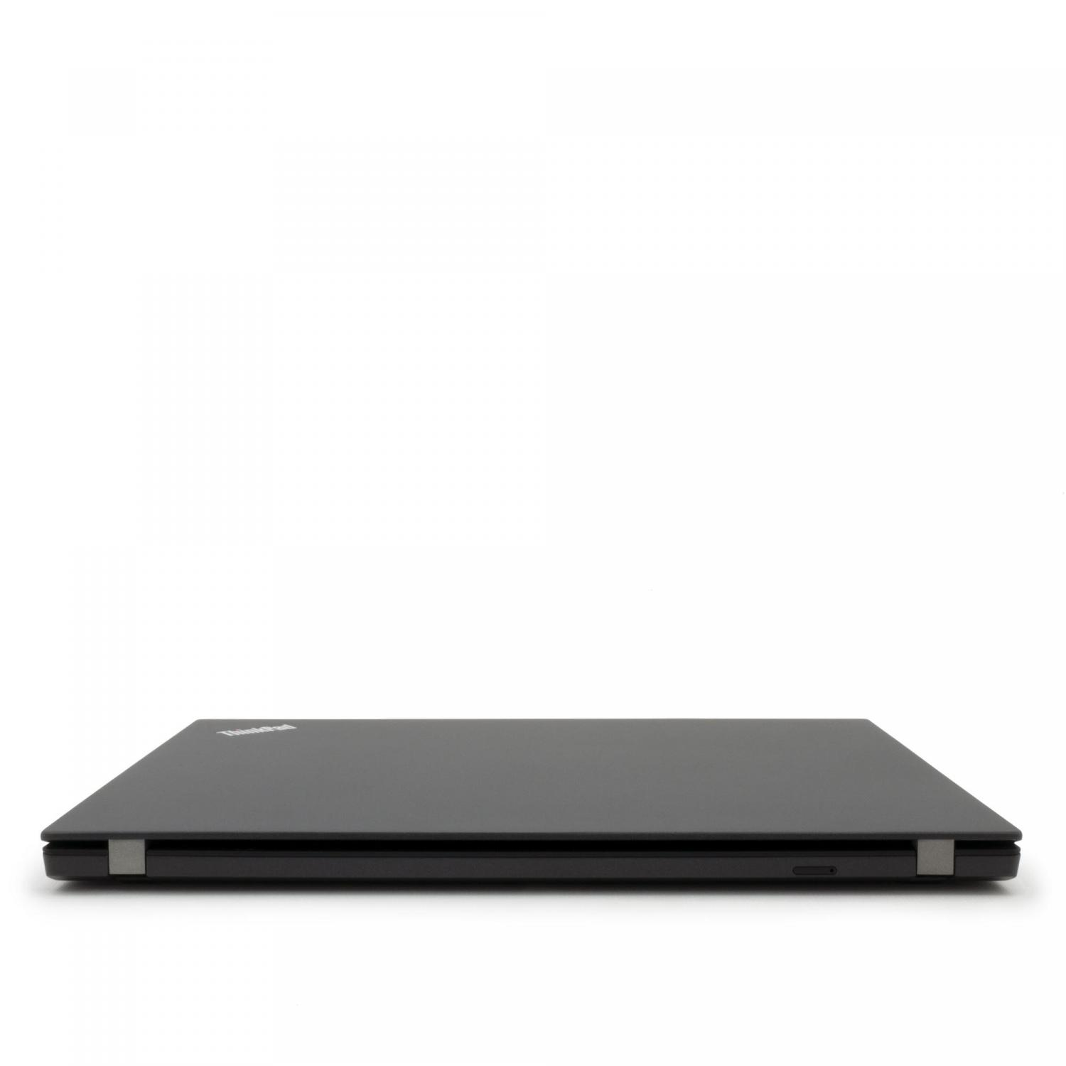 Geschlossener dunkler Laptop. Der Laptop wird von der Seite vor weißem Hintergrund gezeigt.