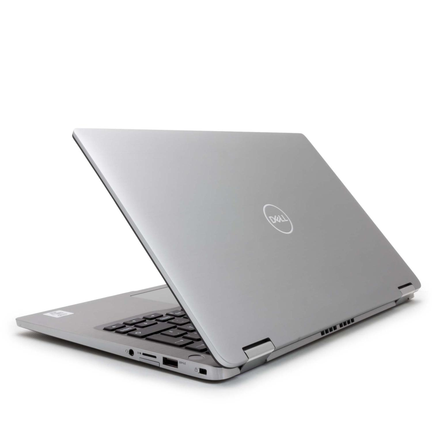 Ein silberner Laptop auf einer weißen Oberfläche, dessen Bildschirm geöffnet ist und das Dell-Logo zeigt. Der Hintergrund ist weiß.