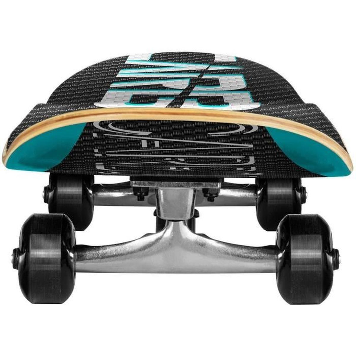 Skateboard von unten mit schwarzem und blaugrünem Design, schwarzen Rollen und silbernen Achsen.