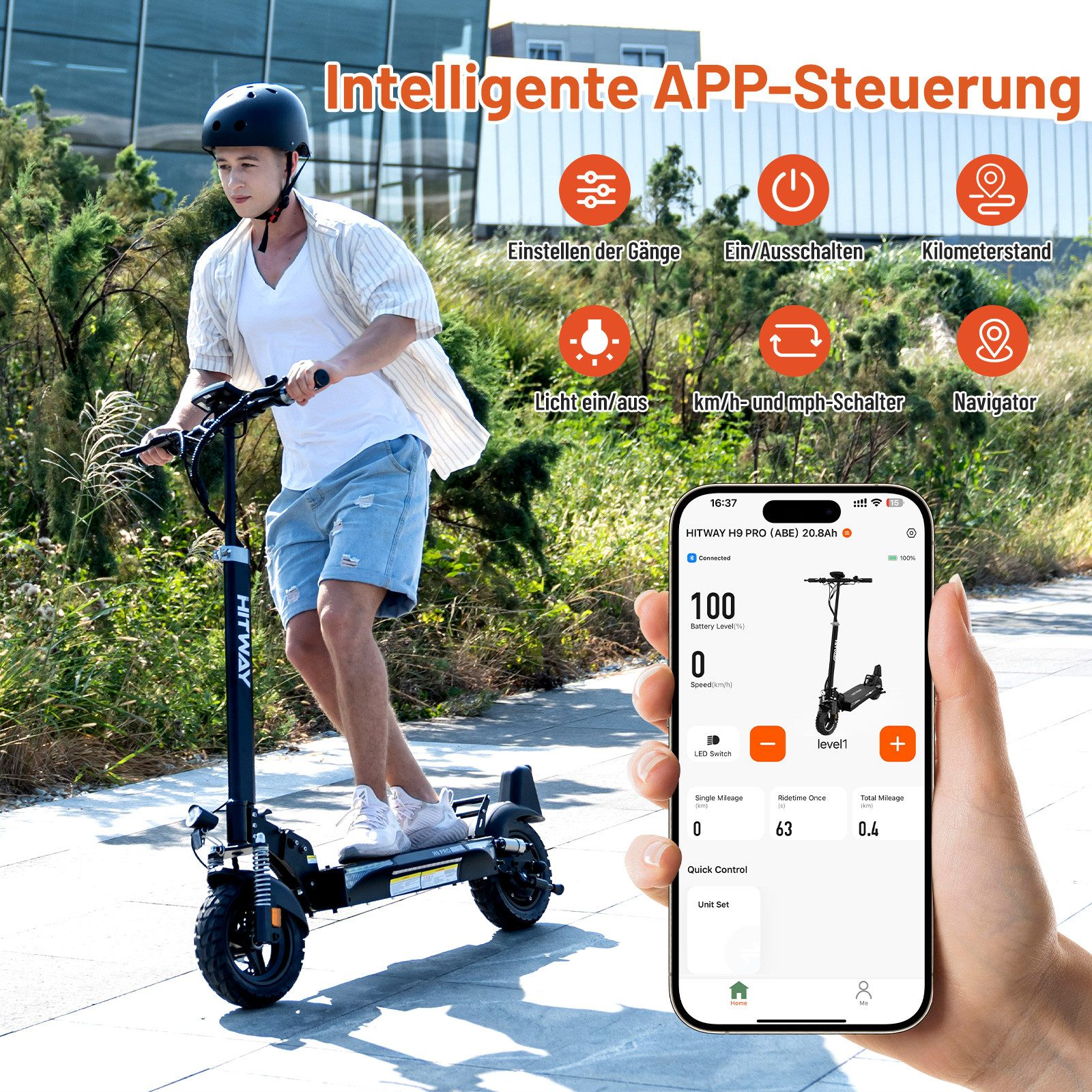 Mann fährt schwarzen Roller, mit Telefon, das Rollerinformationen anzeigt.