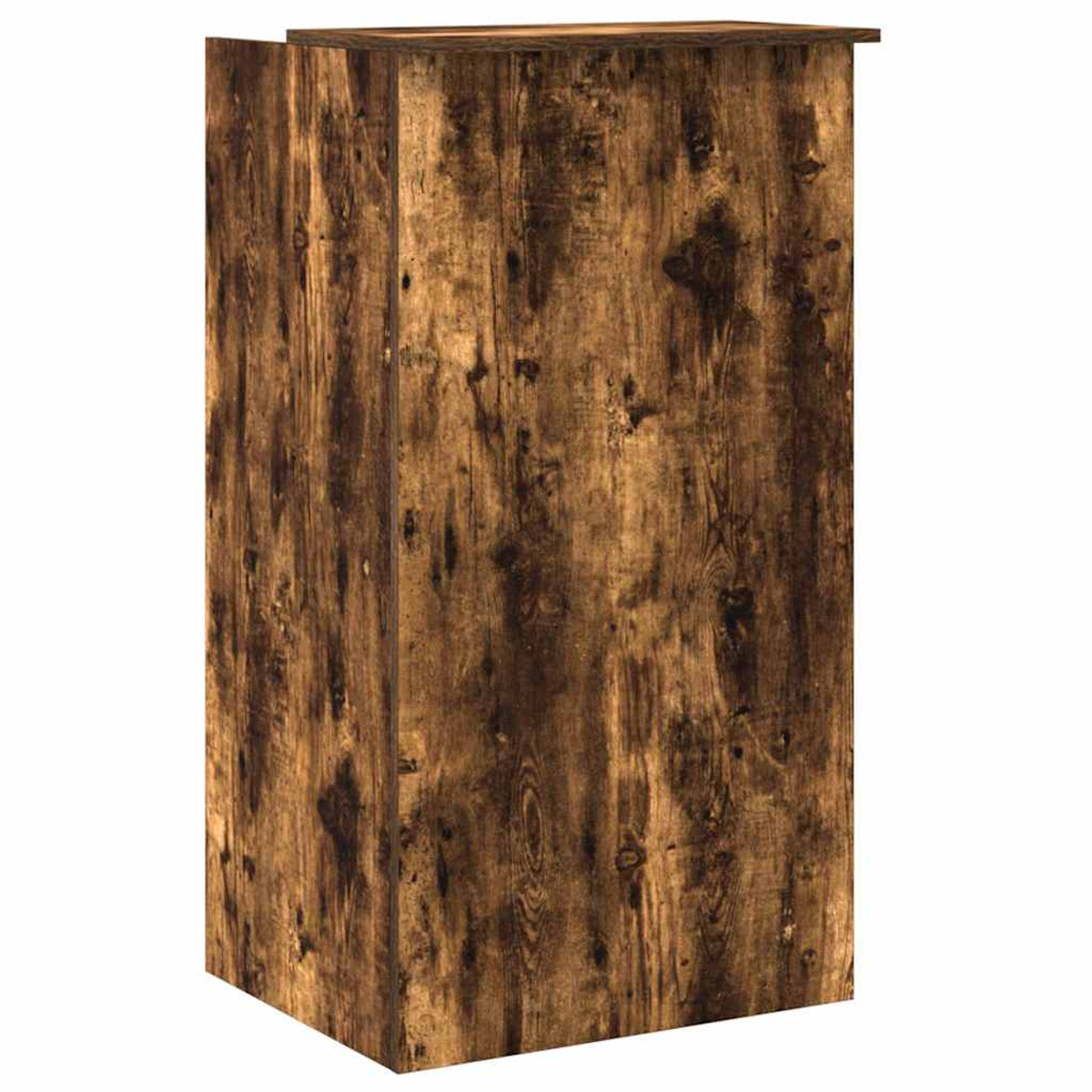 Ein hoher, brauner Holzschrank mit strukturiertem Holzmaserungsmuster, isoliert auf weißem Hintergrund.