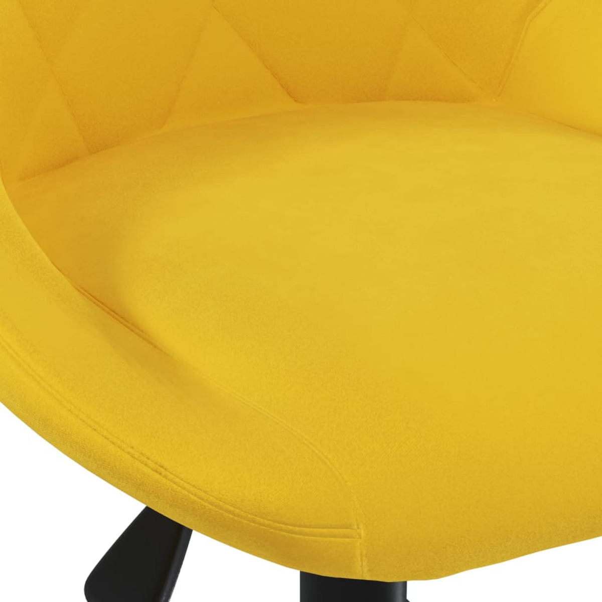 Gelber Stuhl mit schwarzem Gestell. Nahaufnahme des Sitzes.