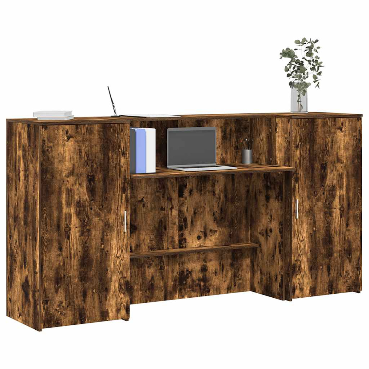 Holzschreibtisch mit Laptop, Büchern und Pflanze. Braune Holzmaserung.