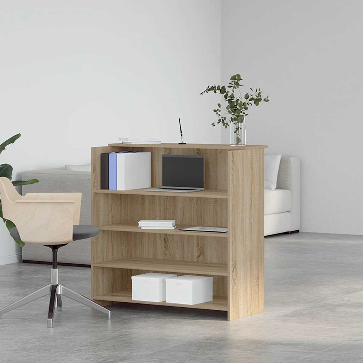 Holz-Bücherregal mit Büchern, Laptop und Pflanzen. Beinhaltet Stuhl und weißen Hintergrund.