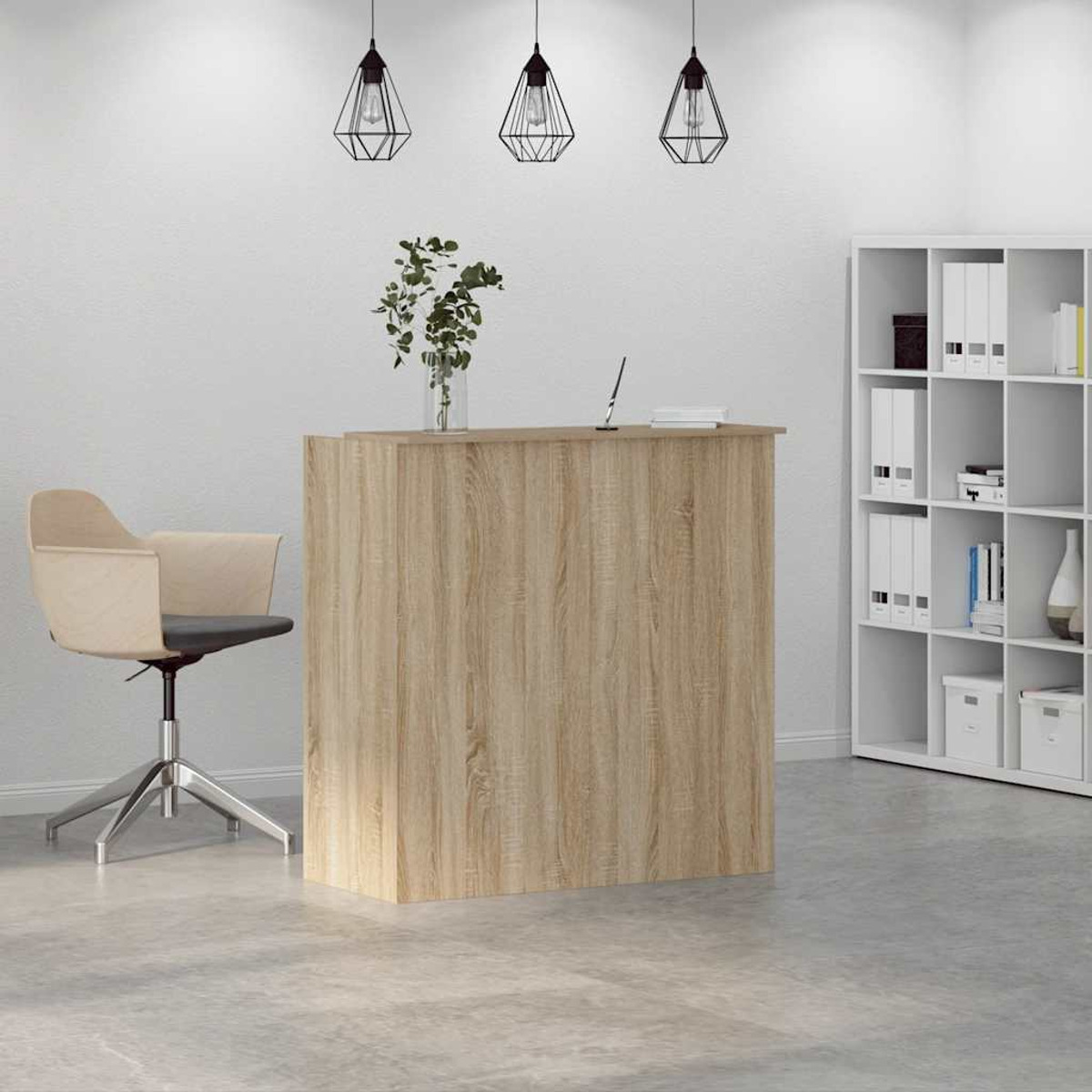 Büroempfangstresen mit Stuhl. Hintergrund zeigt ein Regal und Hängelampen.