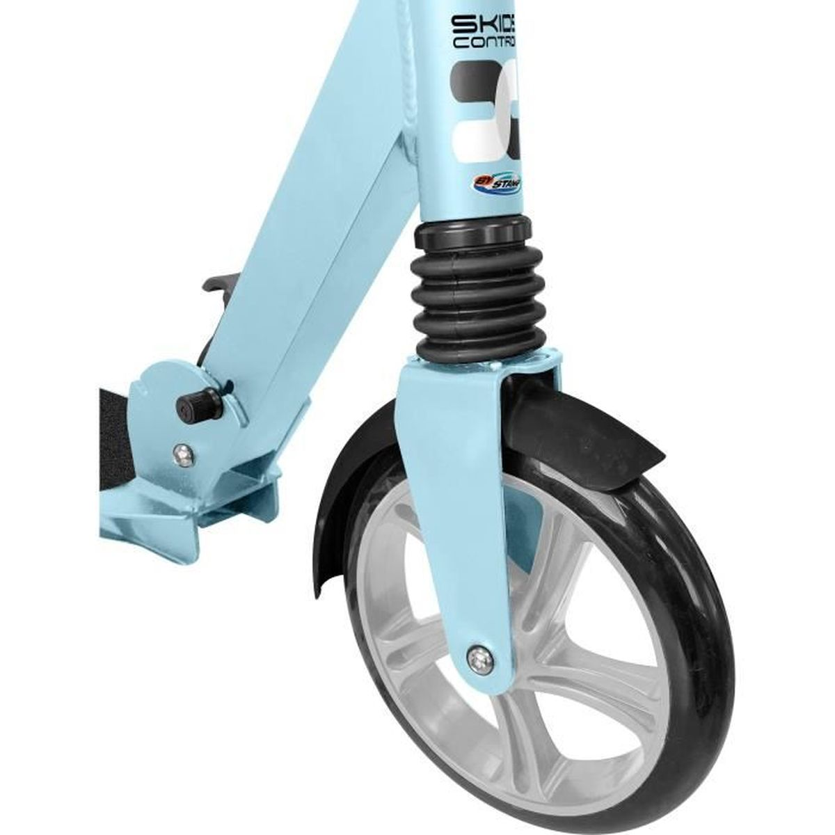 Hellblaues Roller-Rad und Front. Das Rad ist schwarz und silber.