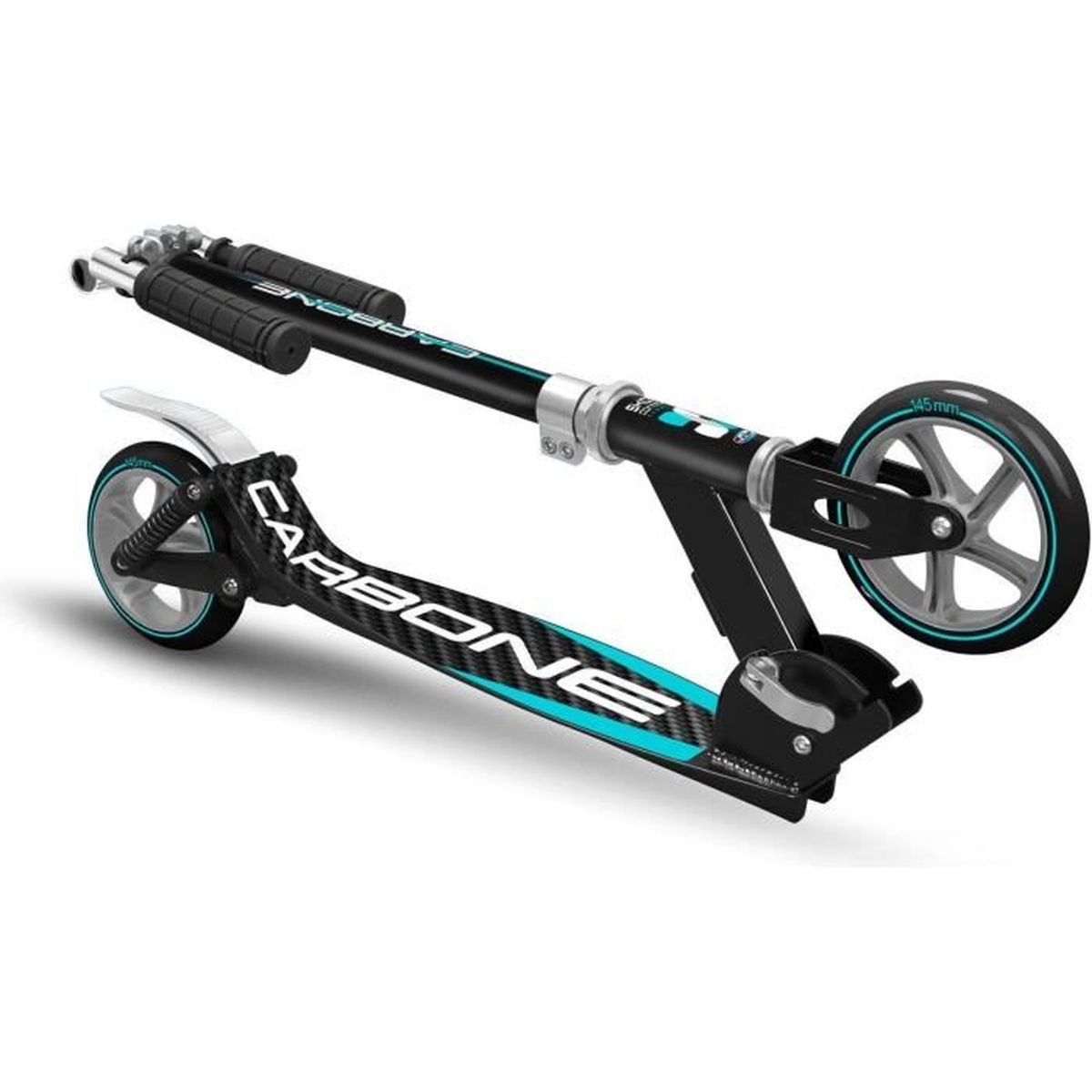 Scooter nero e blu. La parola CARBONE è scritta sullo scooter. Sfondo bianco.