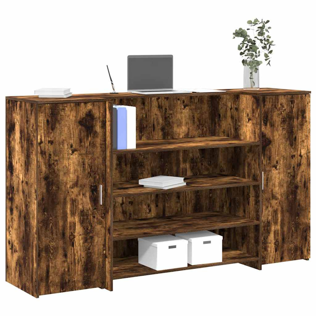 Ein Holzschrank mit zwei geöffneten Türen und Regalen im Inneren.