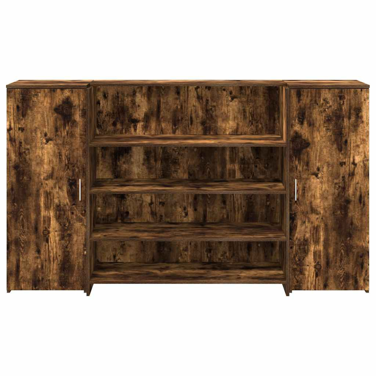 Ein Holzschrank mit zwei Türen und Regalen. Die Türen haben vertikale Linien. Die Regale sind sichtbar.