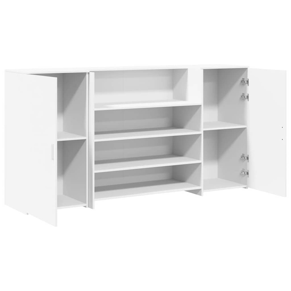 Weißer Schrank mit geöffneten Türen, die Regale freigeben. Weißer Hintergrund.
