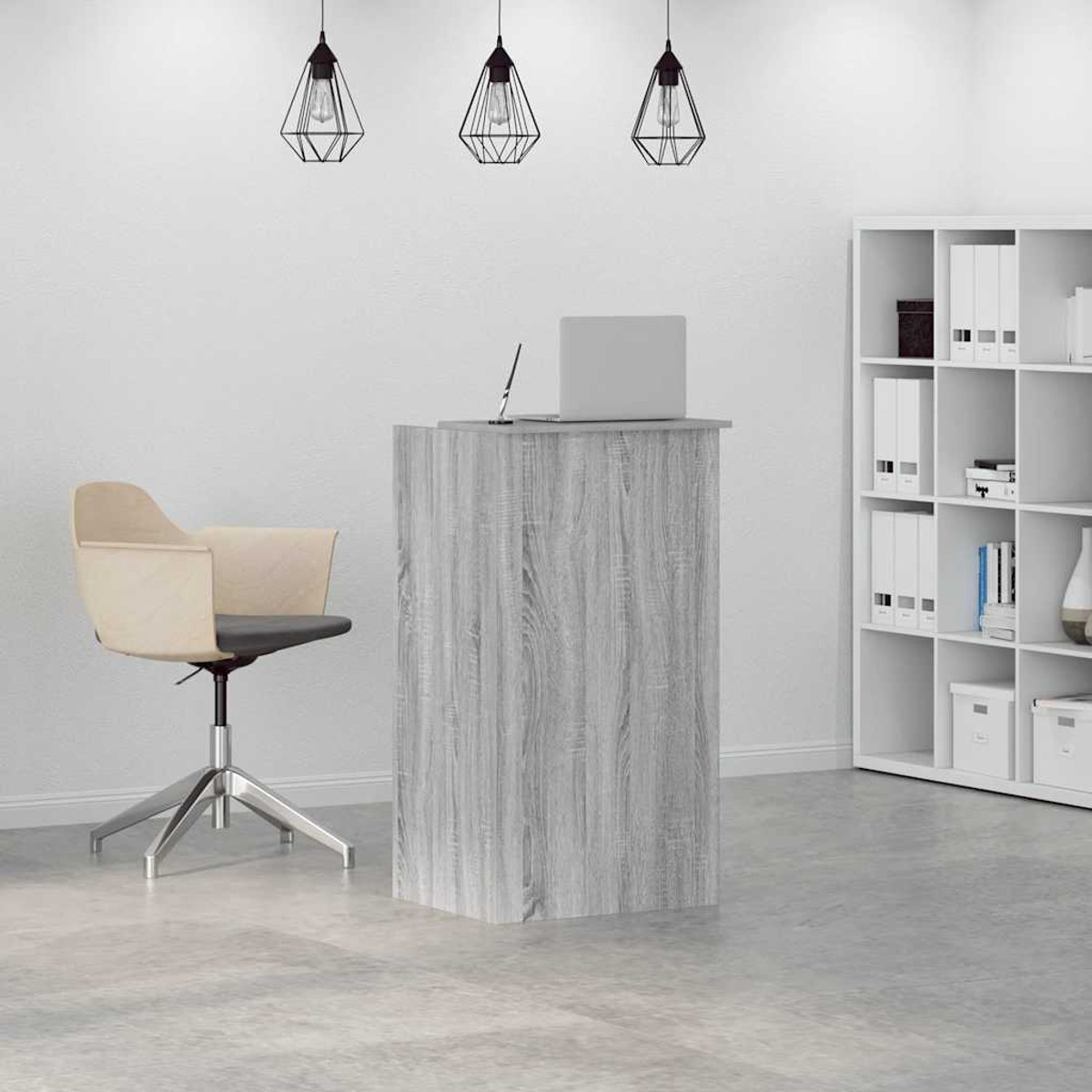 Grauer Holz-Empfangstresen mit Laptop und Stuhl, in einem Büro.