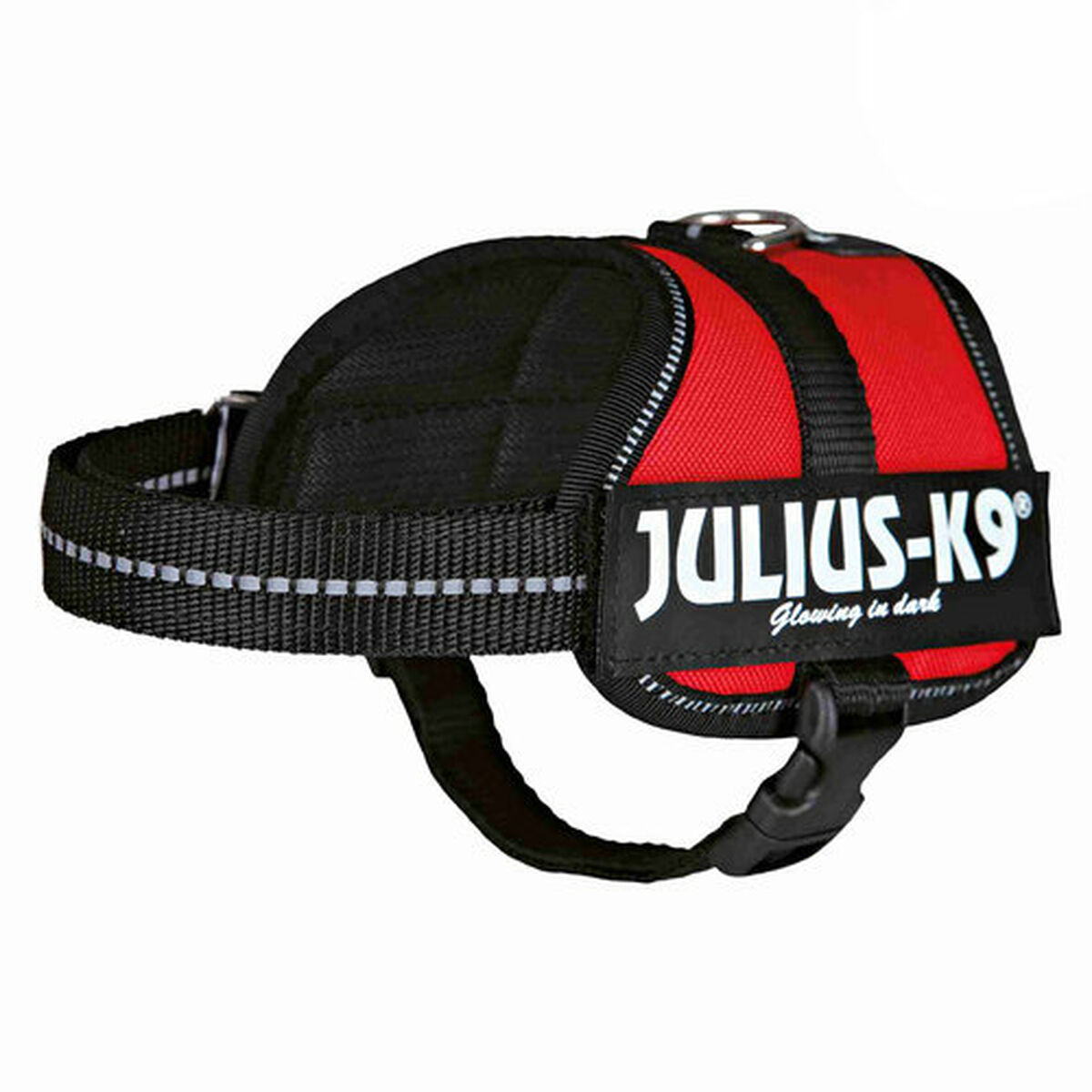Ein rotes Hunde-Geschirr mit dem Text "JULIUS-K9" und schwarzem Riemen.