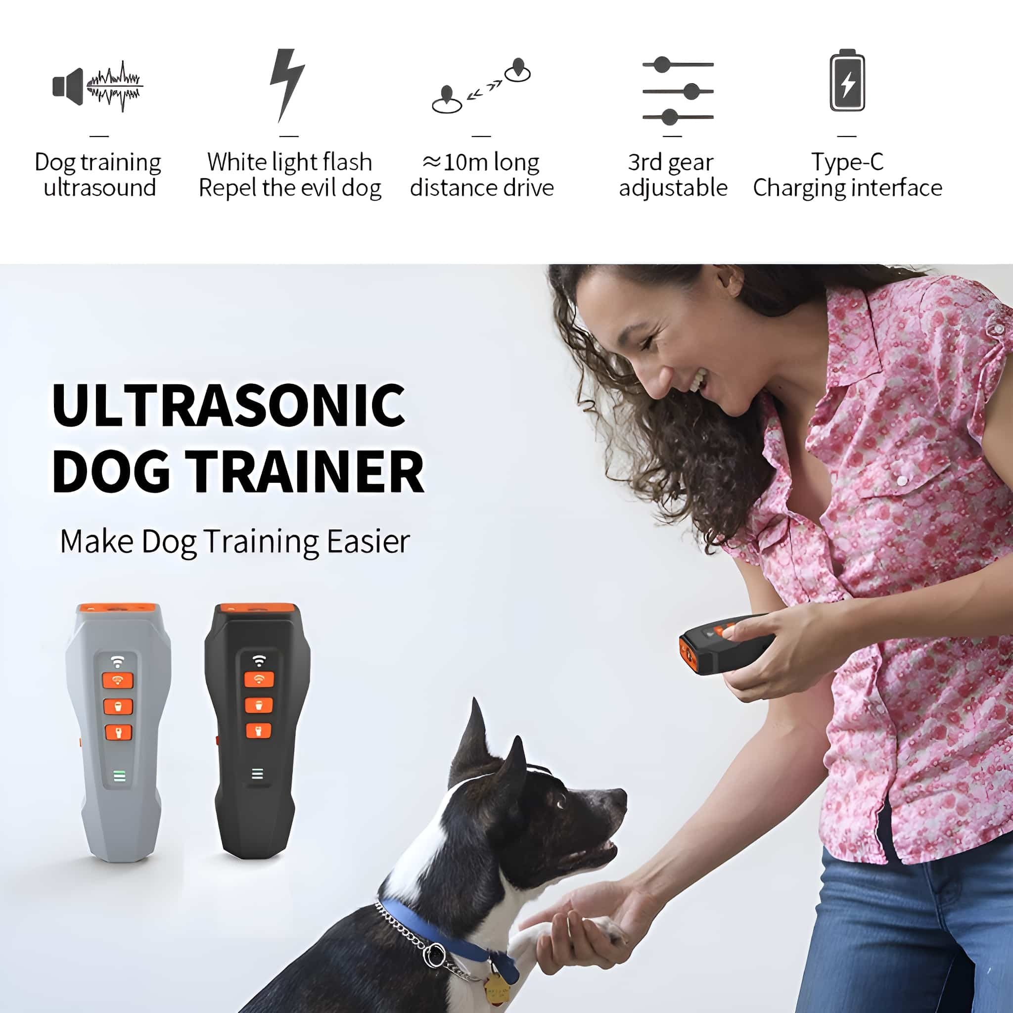 Eine Frau trainiert einen Hund mit einem Ultraschallgerät. Der Hund schaut die Frau an.