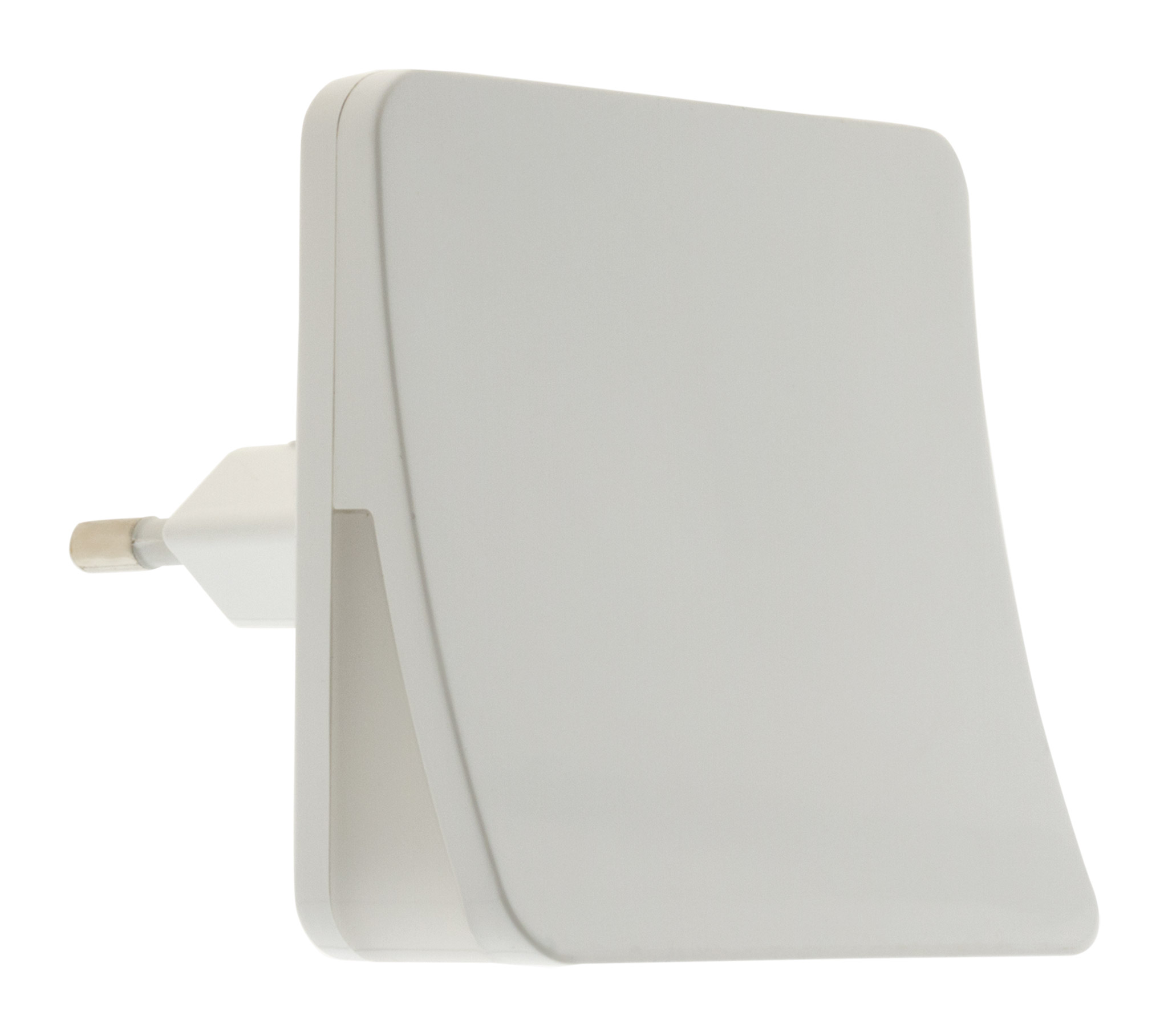 Adattatore per spina bianco, foto in studio su sfondo bianco.