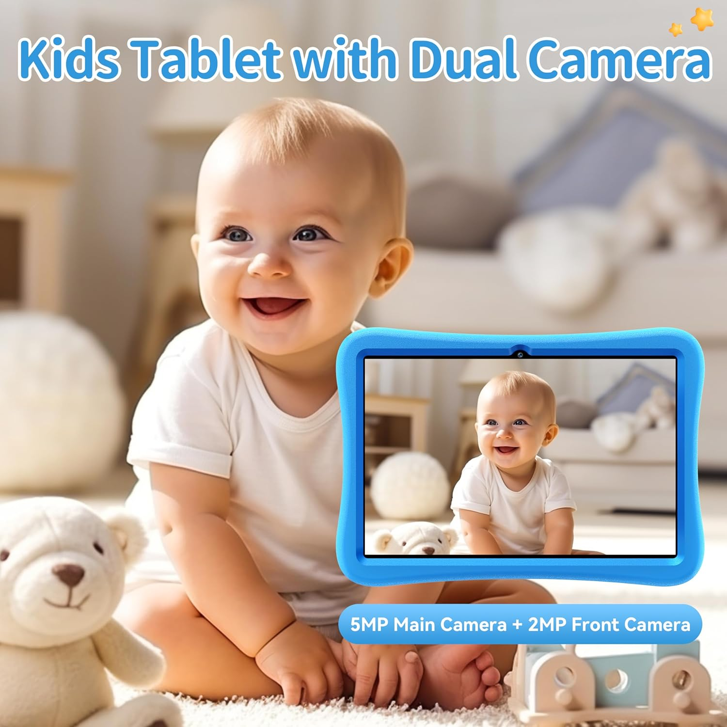 Ein Baby in einem blauen Gehäuse lächelt in die Kamera und hält ein Tablet.
