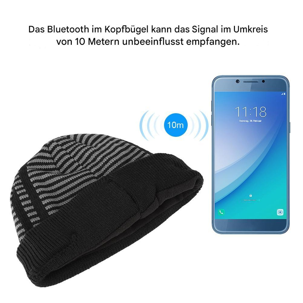 Schwarz-grau gestreifte Beanie-Mütze mit Smartphone. Das Telefon zeigt die Uhrzeit an.