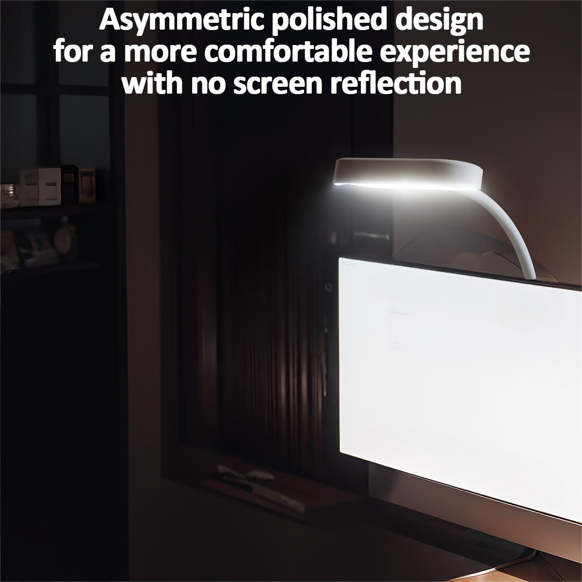 Moderne Lampe über einem Computerbildschirm, die ein komfortables Erlebnis schafft.