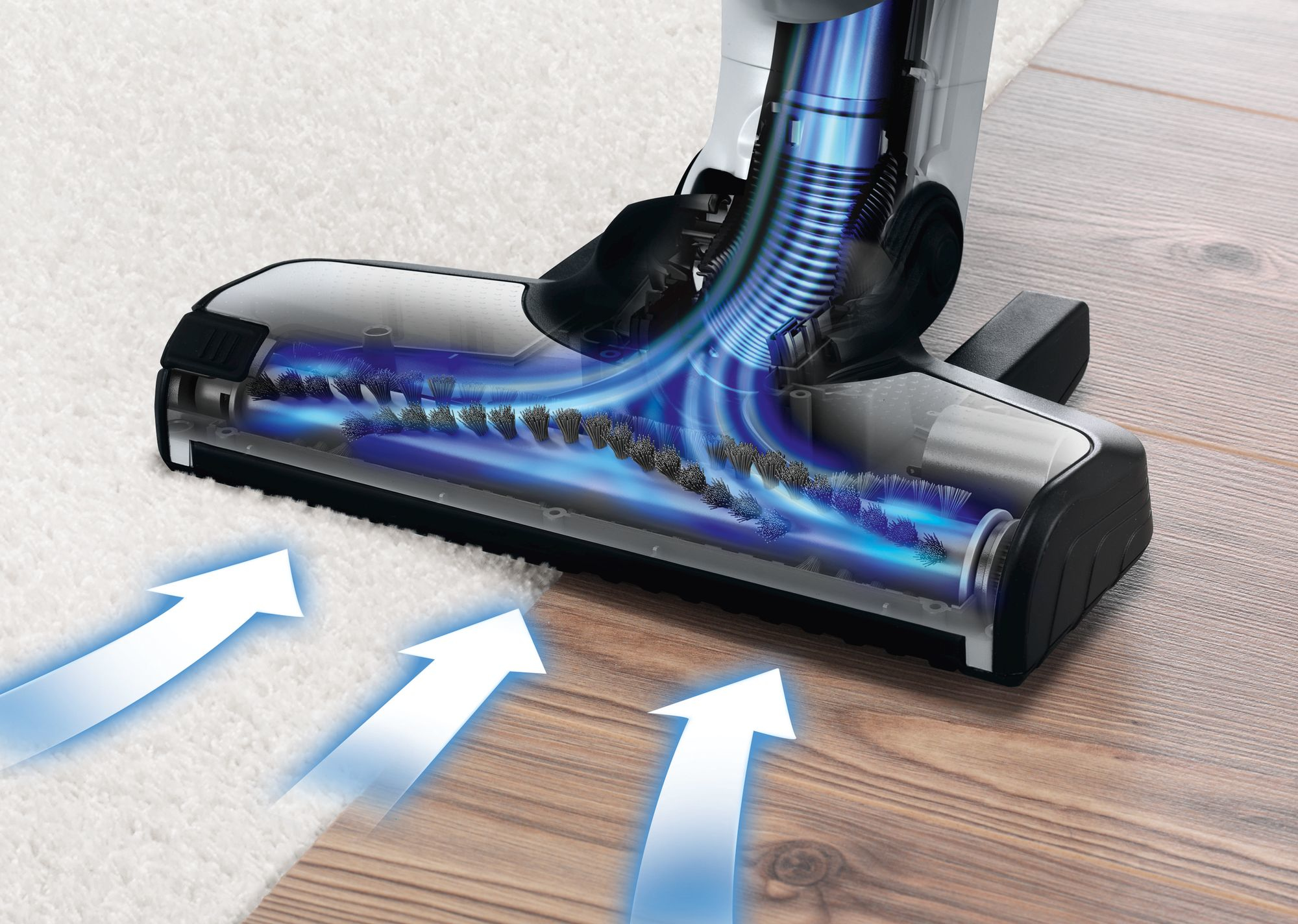 Głowica odkurzacza ze strzałkami wskazującymi przepływ powietrza nad dywanami i drewnianymi podłogami.