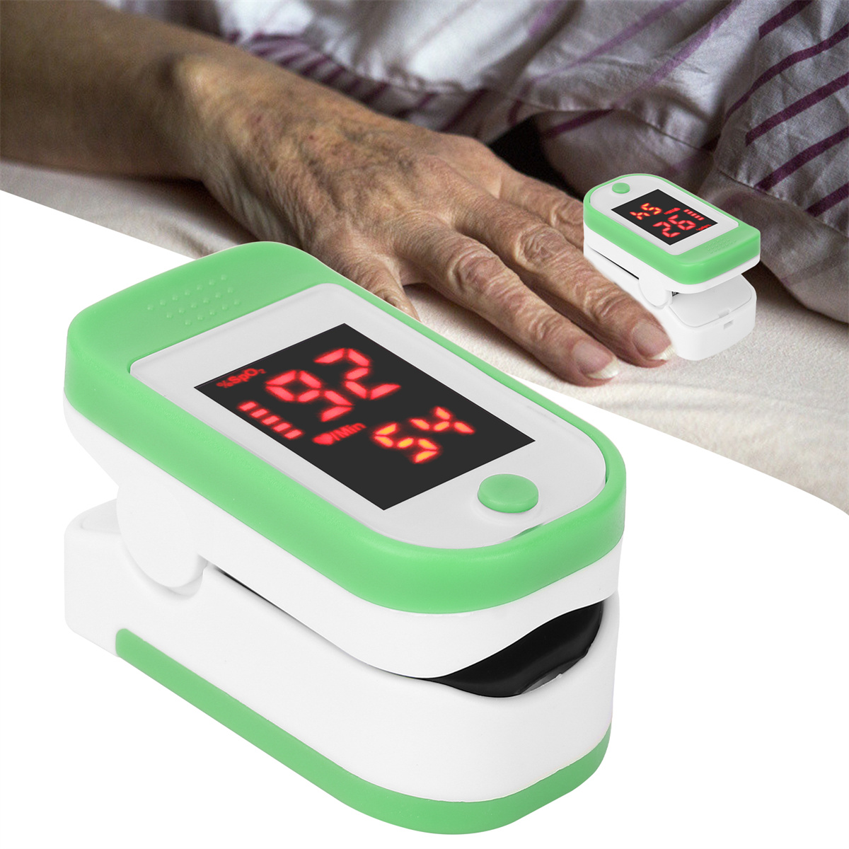 Die Hand einer Person mit einem grün-weißen Pulsoximeter am Finger, das einen Wert von 92 % anzeigt.