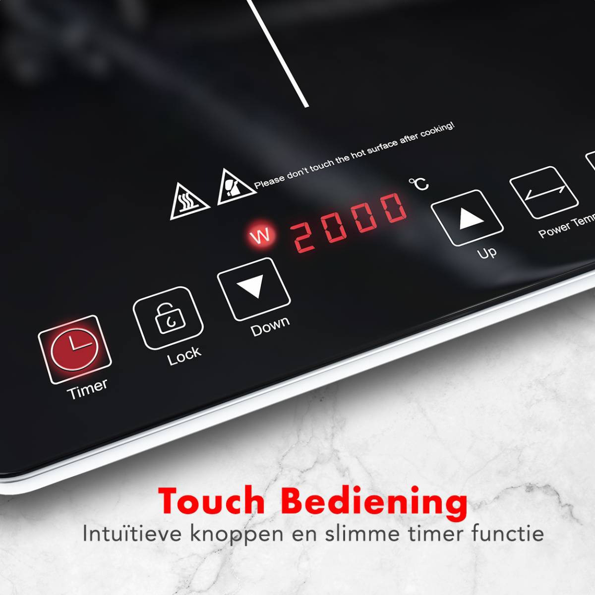 Zwarte inductiekookplaat met aanraakbediening. Rood display toont pictogrammen voor vermogen, timer en vergrendeling.