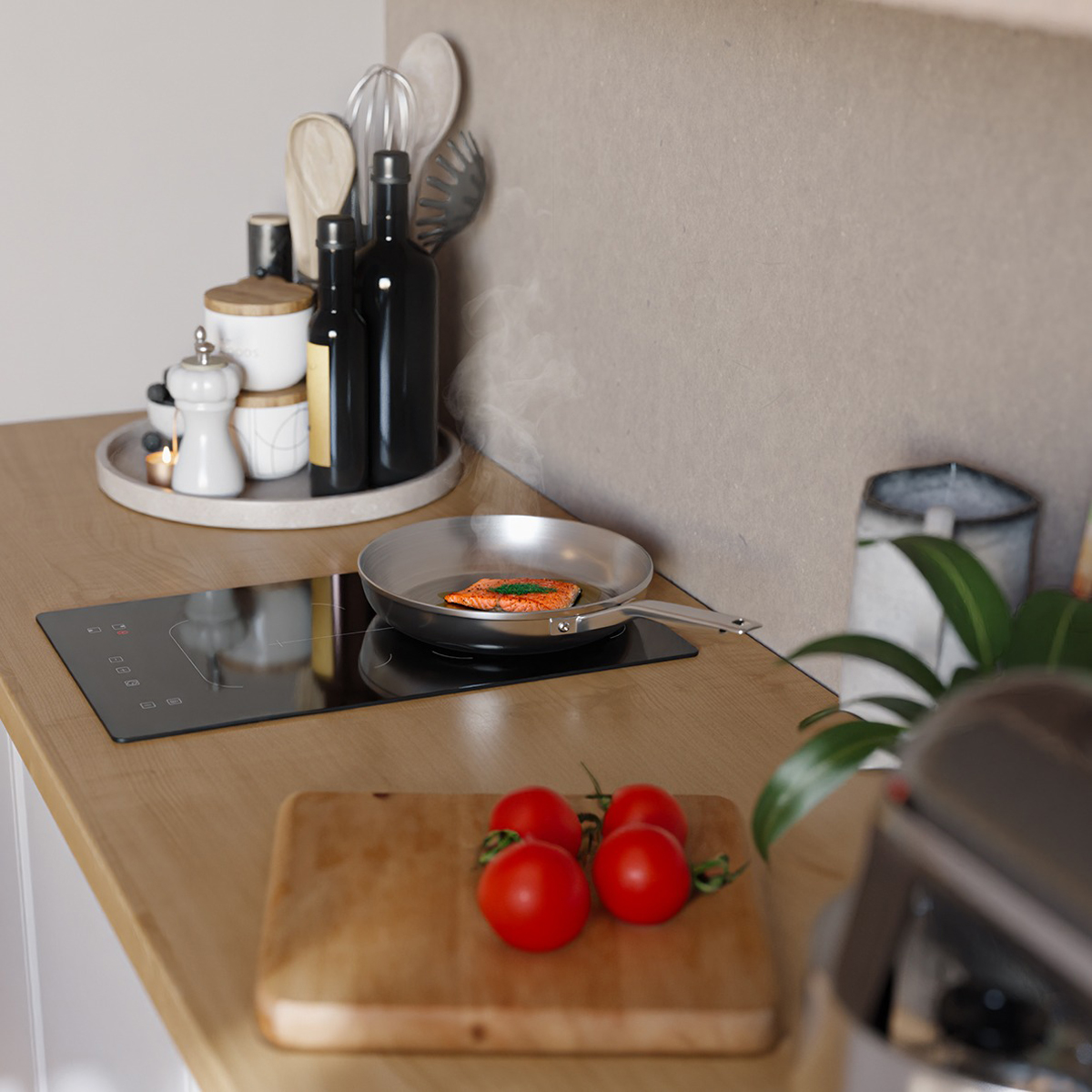 Een keukenscène met een pan met eten. Een kookplaat en tomaten zijn zichtbaar.