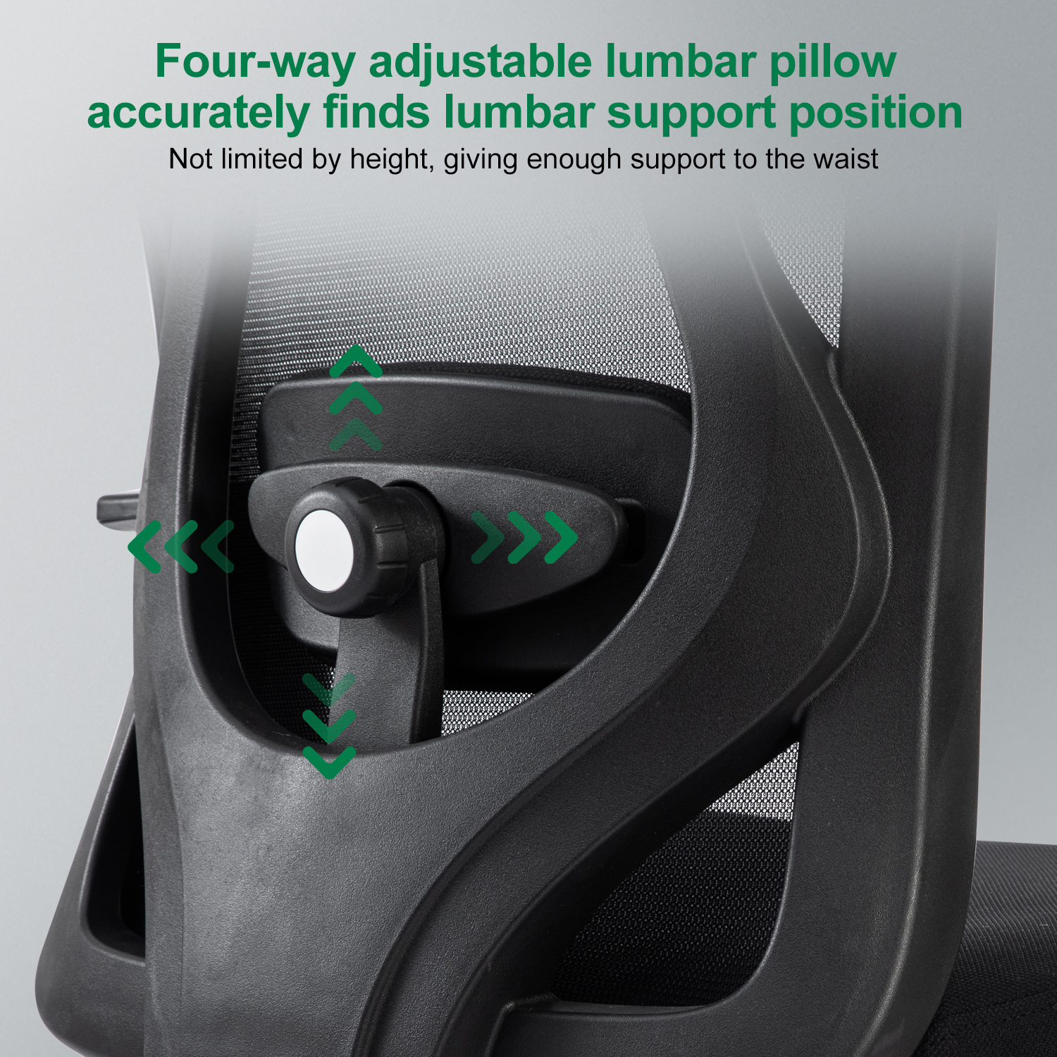 Primer plano de la parte trasera de una silla de oficina de malla negra con soporte lumbar ajustable y flechas verdes.
