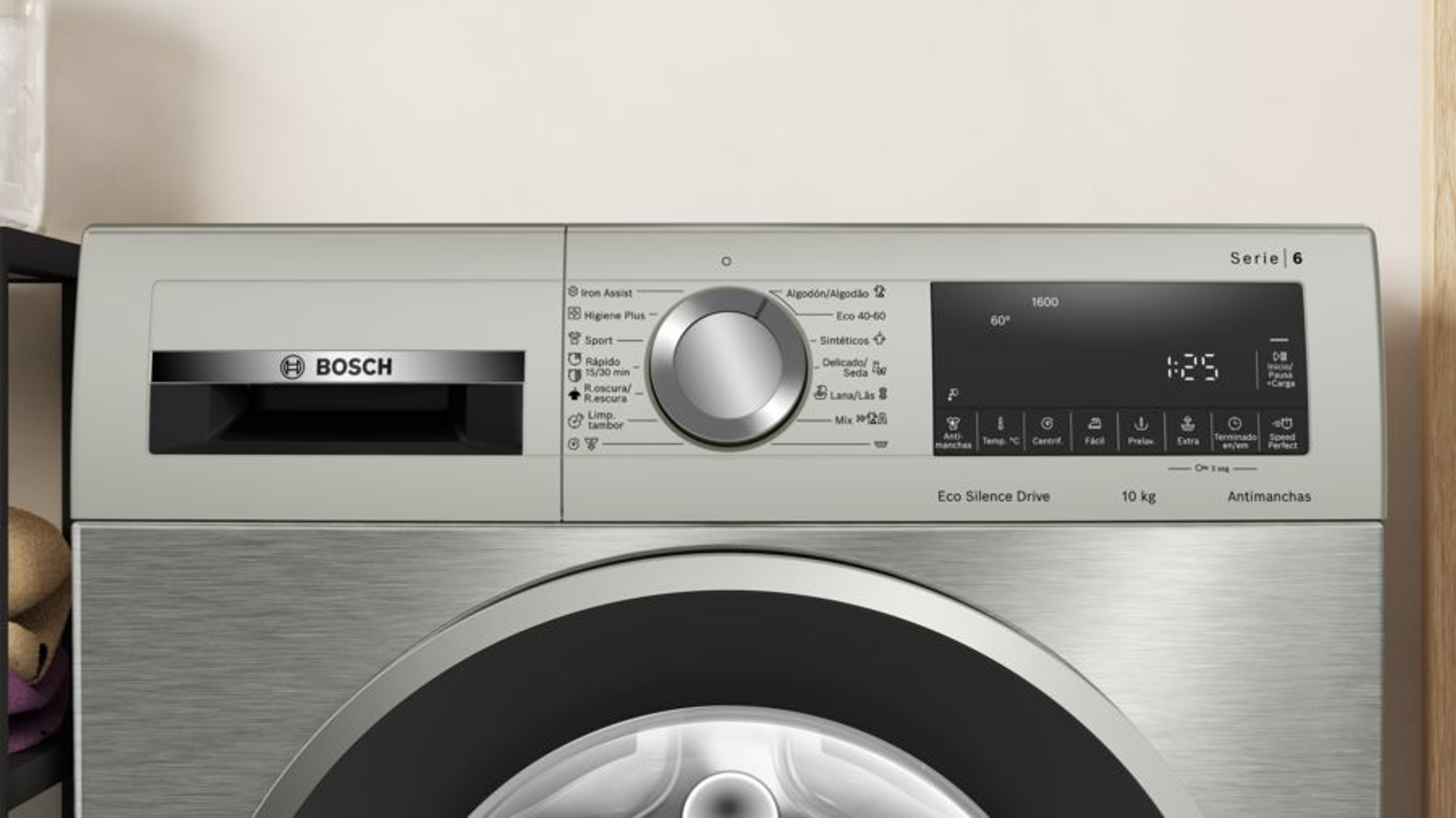 Panel sterowania pralki z pokrętłem i wyświetlaczem cyfrowym.