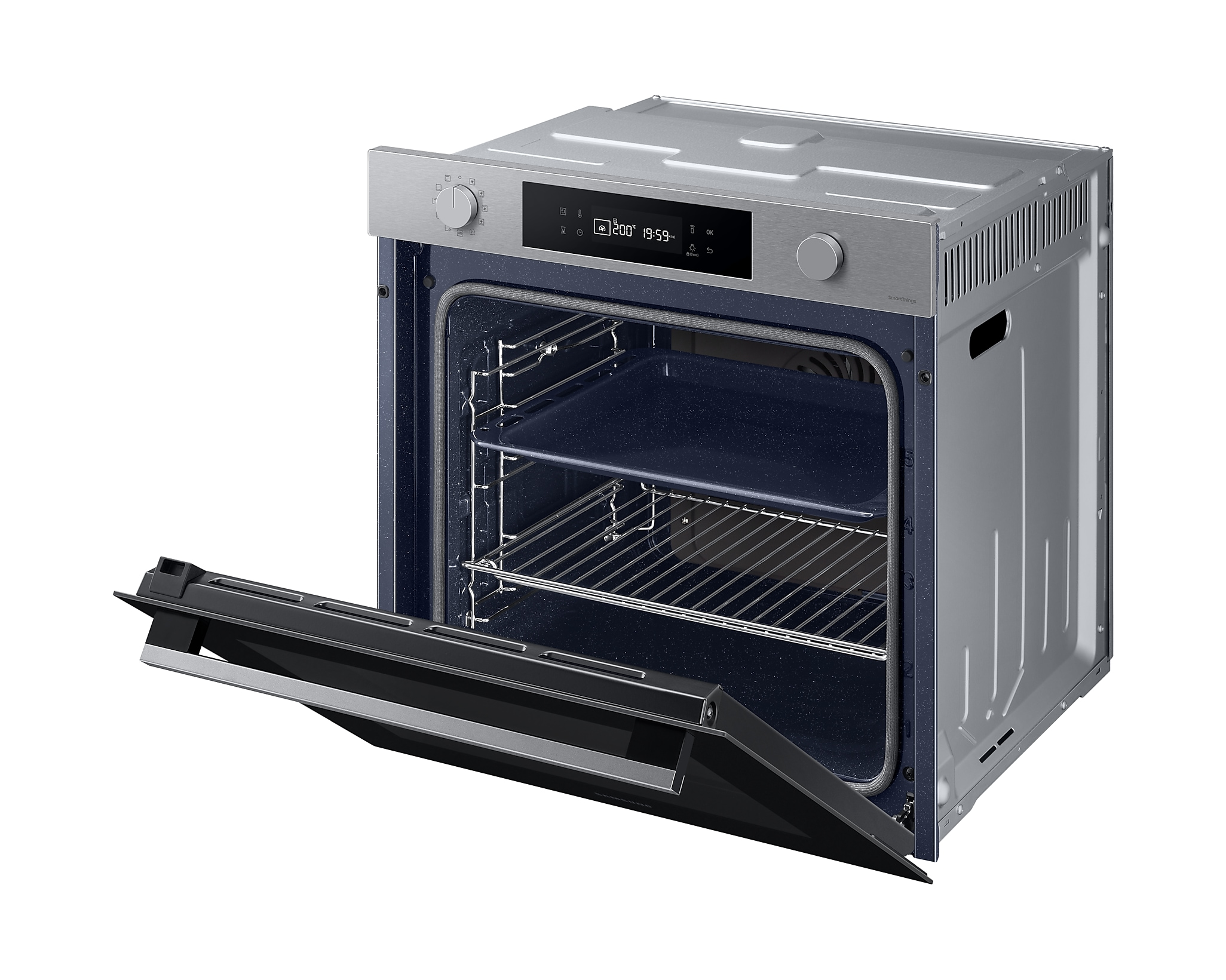 Forno argentato con porta nera aperta che mostra l'interno.