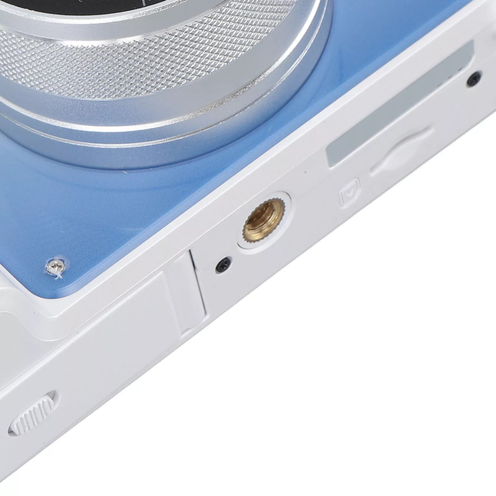 Zbliżenie aparatu z niebiesko-białym wykończeniem. Aparat posiada port i otwór na śrubę.