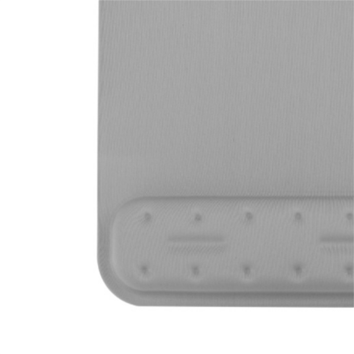 Eine graue Autofußmatte mit abgerundeter Ecke und einer Reihe gepunkteter erhabener Details.
