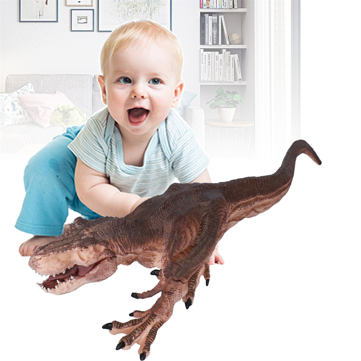 Ein Baby und ein Dinosaurierspielzeug. Das Baby lächelt. Das Spielzeug ist ein brauner T-Rex.
