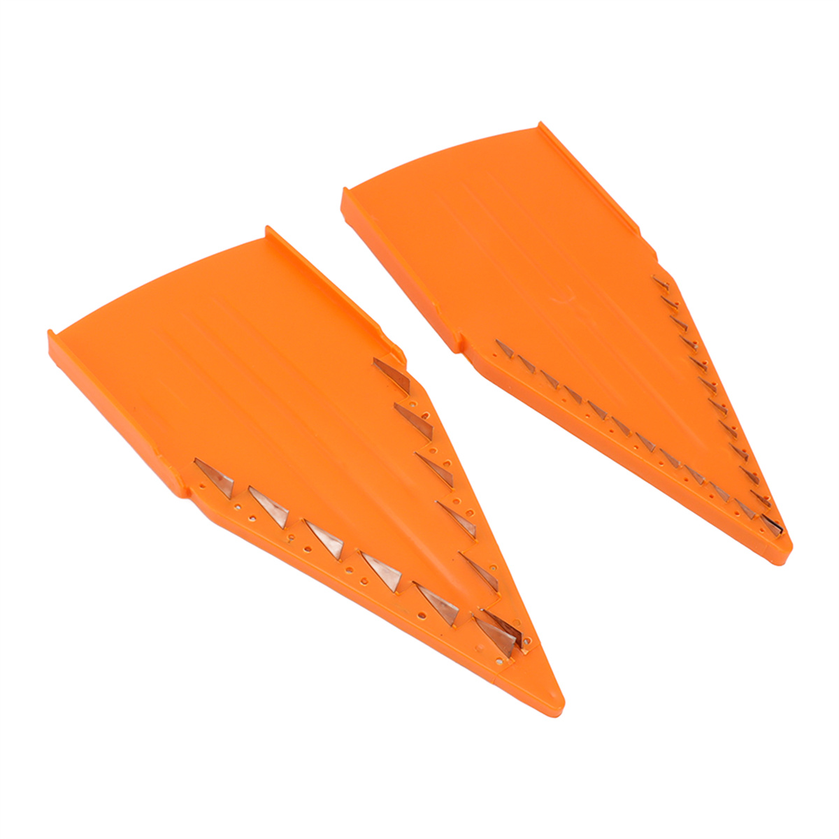 Zwei orangefarbene Kunststoffwerkzeuge mit dreieckigen Klingen und gezahnten Kanten. Weißer Hintergrund.