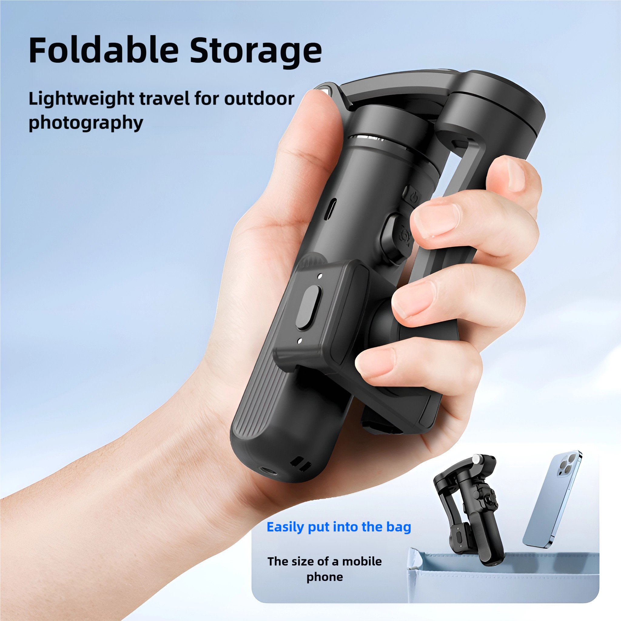 Schwarzer Handheld-Gimbal in der Hand gehalten. Der Hintergrund ist verschwommen blau und weiß.