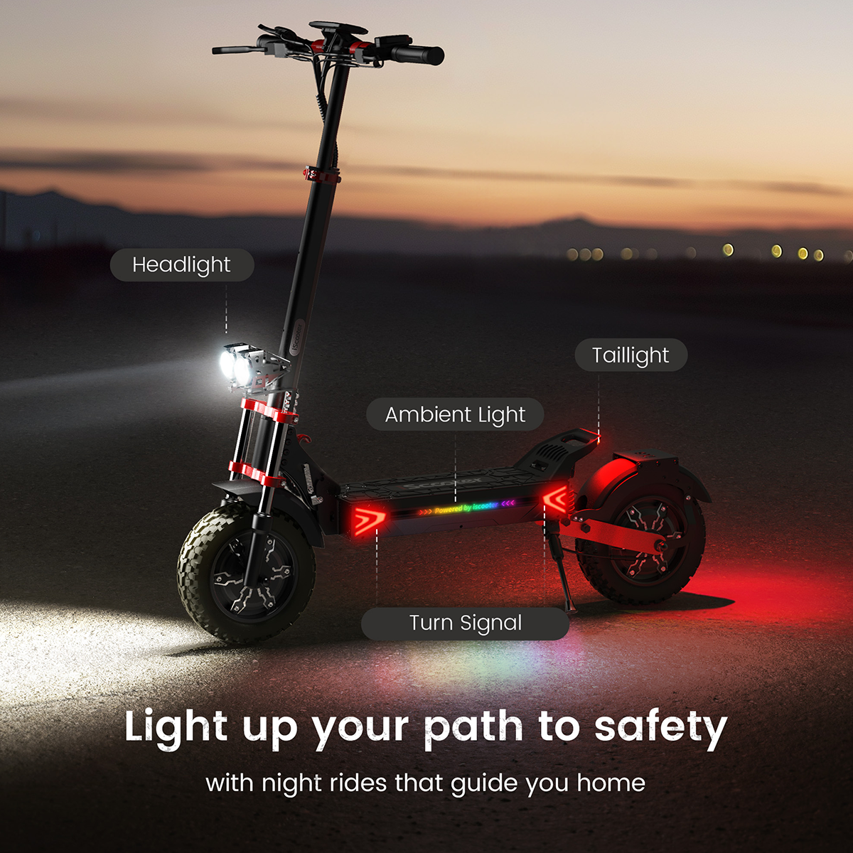 Czarna hulajnoga elektryczna ze światłami na drodze o zmierzchu. Reflektor, oświetlenie otoczenia i światło tylne są włączone.