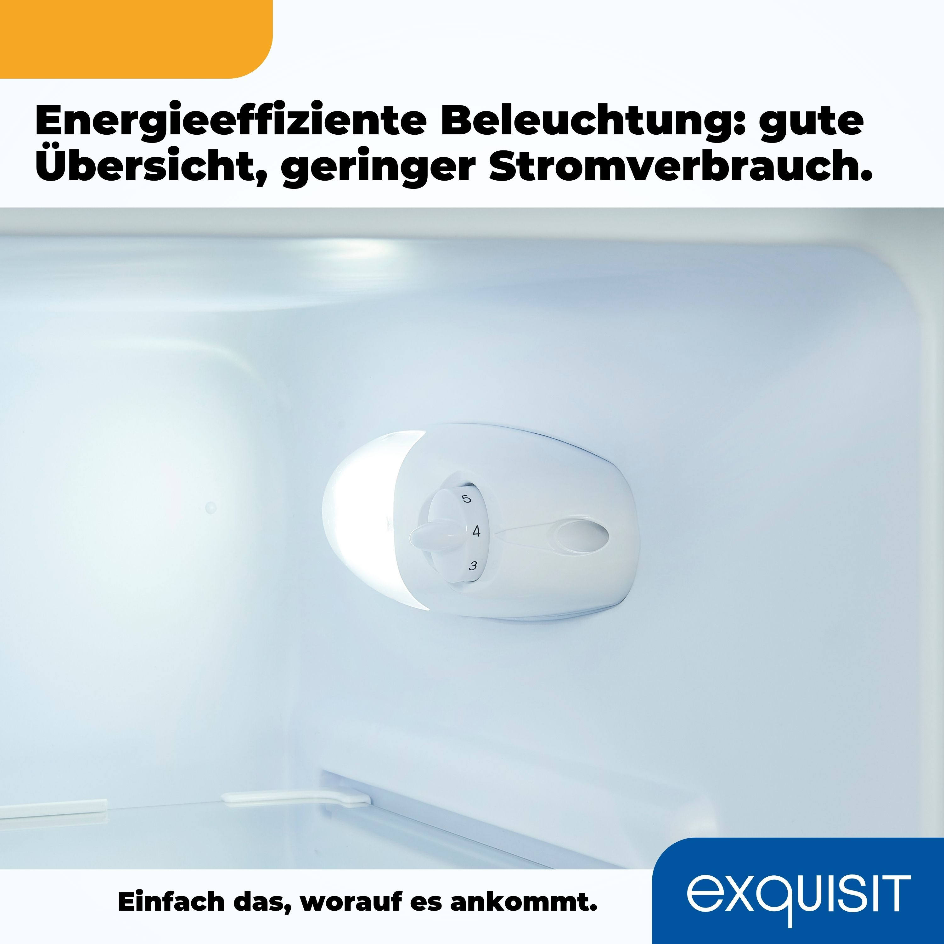 Eine Innenansicht eines weißen Kühlschranks. Ein weißes Licht ist eingeschaltet, mit einem Drehregler mit Zahlen 1-5.