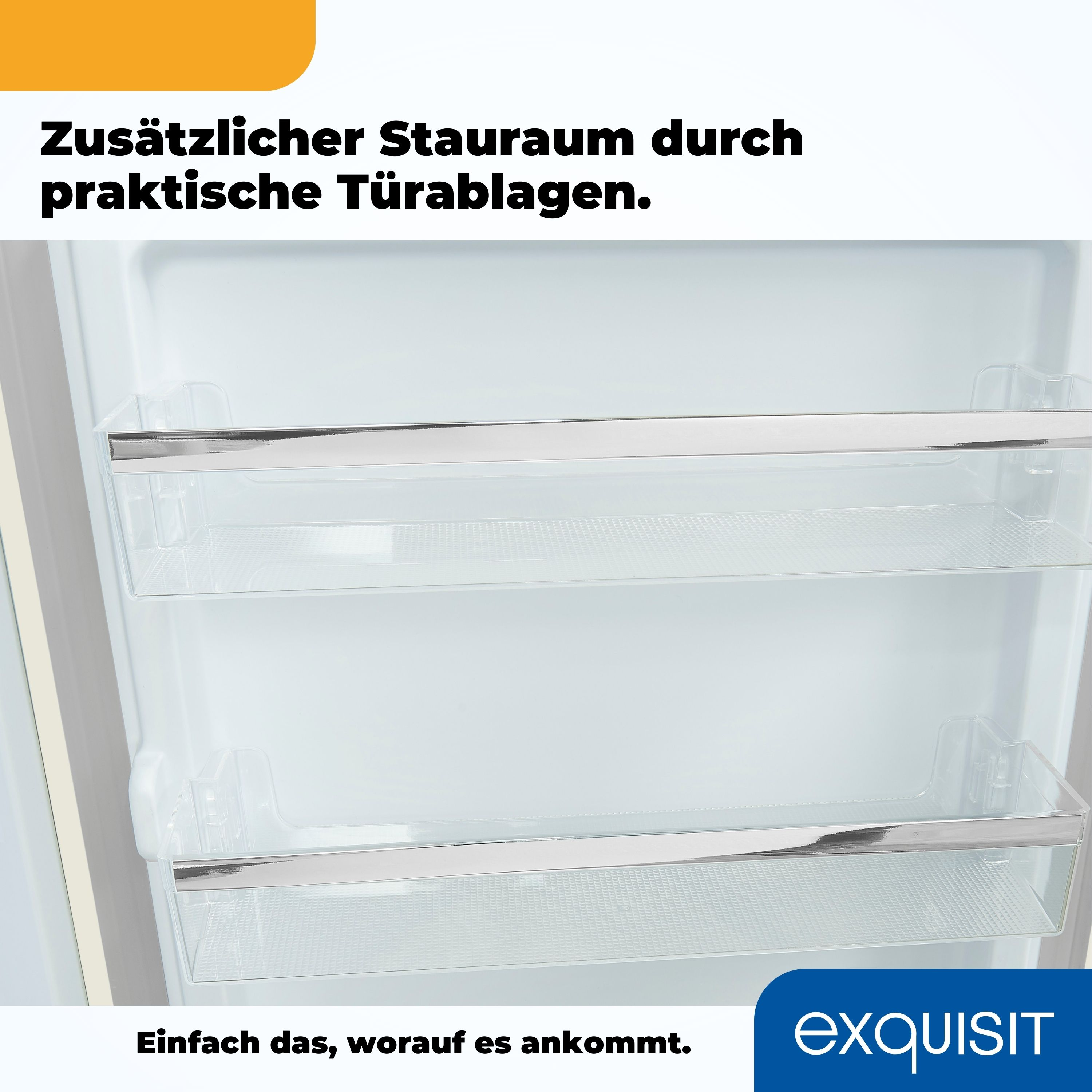 Kühlschrankinnenraum mit zwei transparenten Regalen. Text: 'Zusätzlicher Stauraum durch praktische Türablagen'.