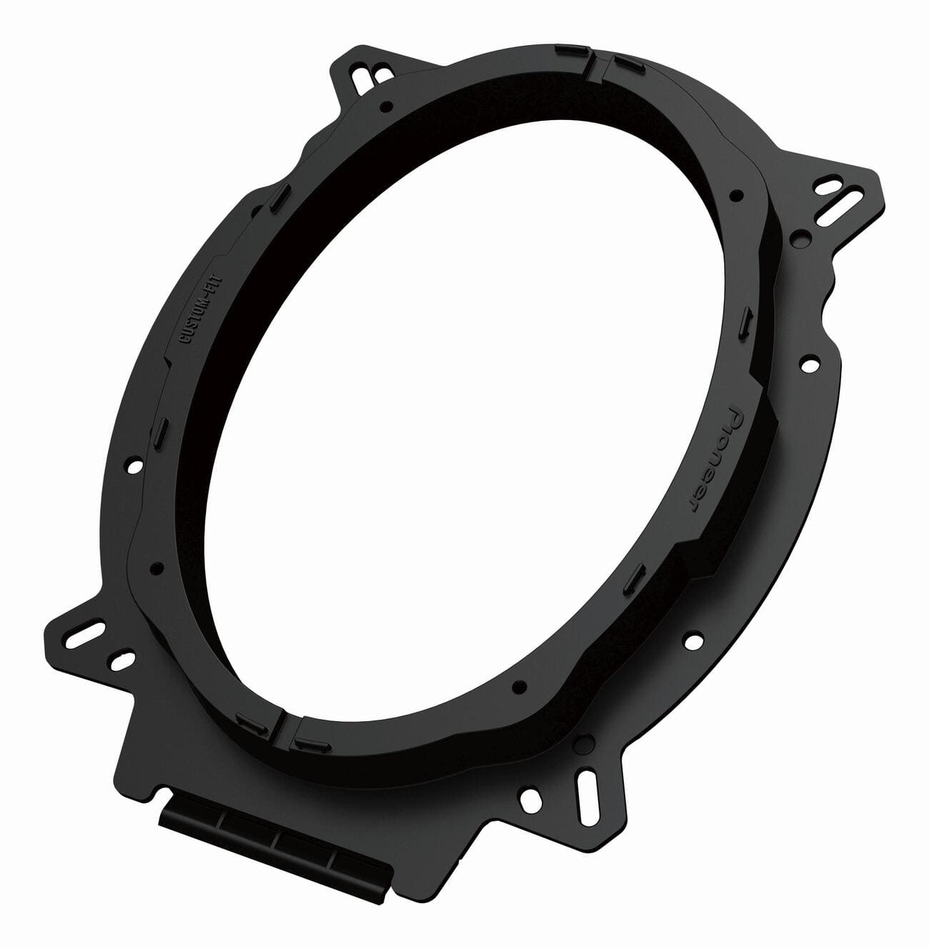 Anillo adaptador de altavoz de coche negro. Tiene orificios de montaje y está hecho de plástico. La marca Pioneer es visible.