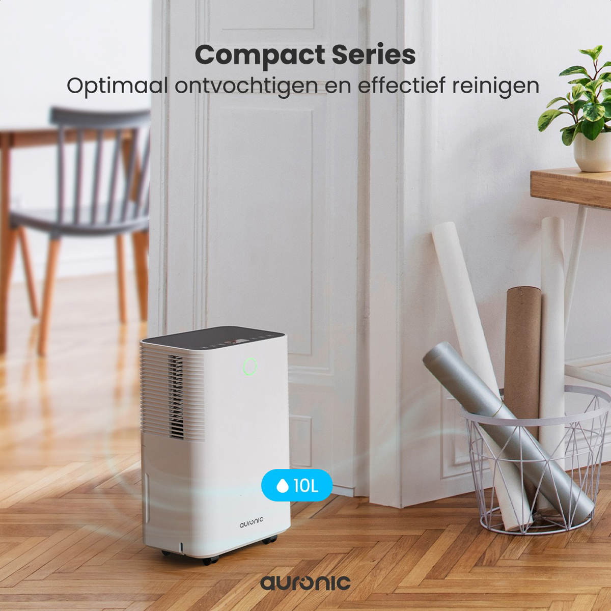 Purificateur d'air blanc dans une pièce. Il a un indicateur de niveau d'eau bleu.