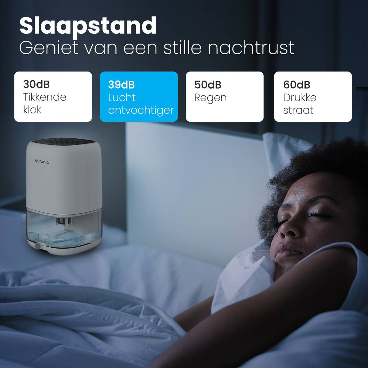 Een vrouw die slaapt naast een ontvochtiger met een tekst die het geluidsniveau aangeeft.