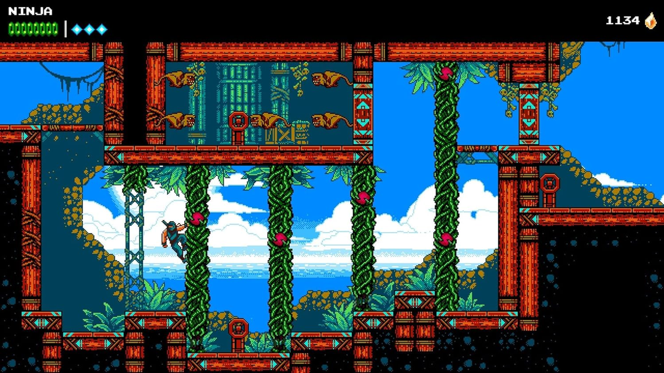 Ninja pixelado en un juego de desplazamiento lateral. Está en un entorno selvático con enemigos.