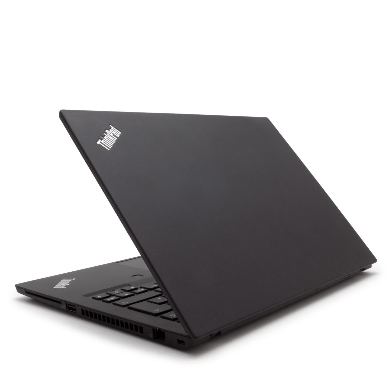 Schwarzes ThinkPad-Laptop, geöffnet, mit Tastatur und Bildschirm. Das ThinkPad-Logo ist auf dem Deckel sichtbar.