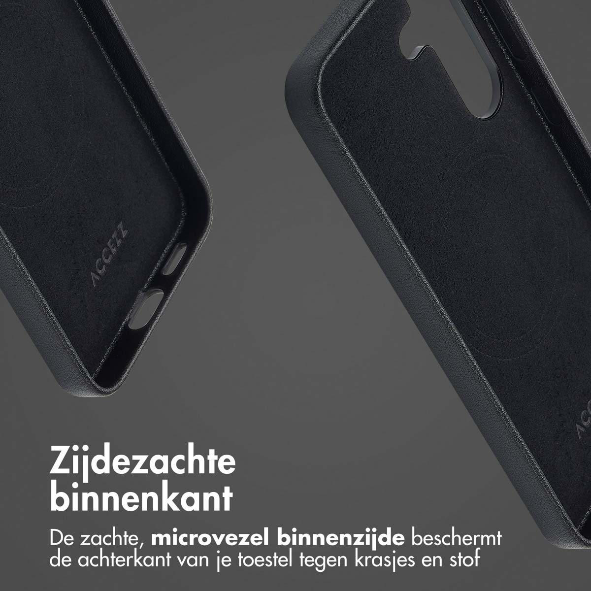Close-up van de binnenkant van een zwarte telefoonhoes. Tekst: 'Zijdezachte binnenkant'.