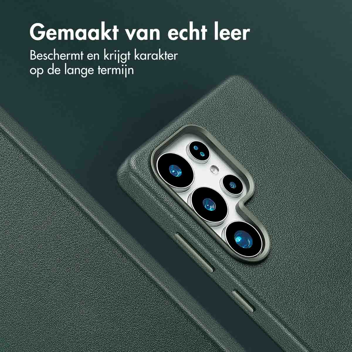 Donkergroene telefoonhoes, met drie zichtbare camera's. Gemaakt van echt leer.