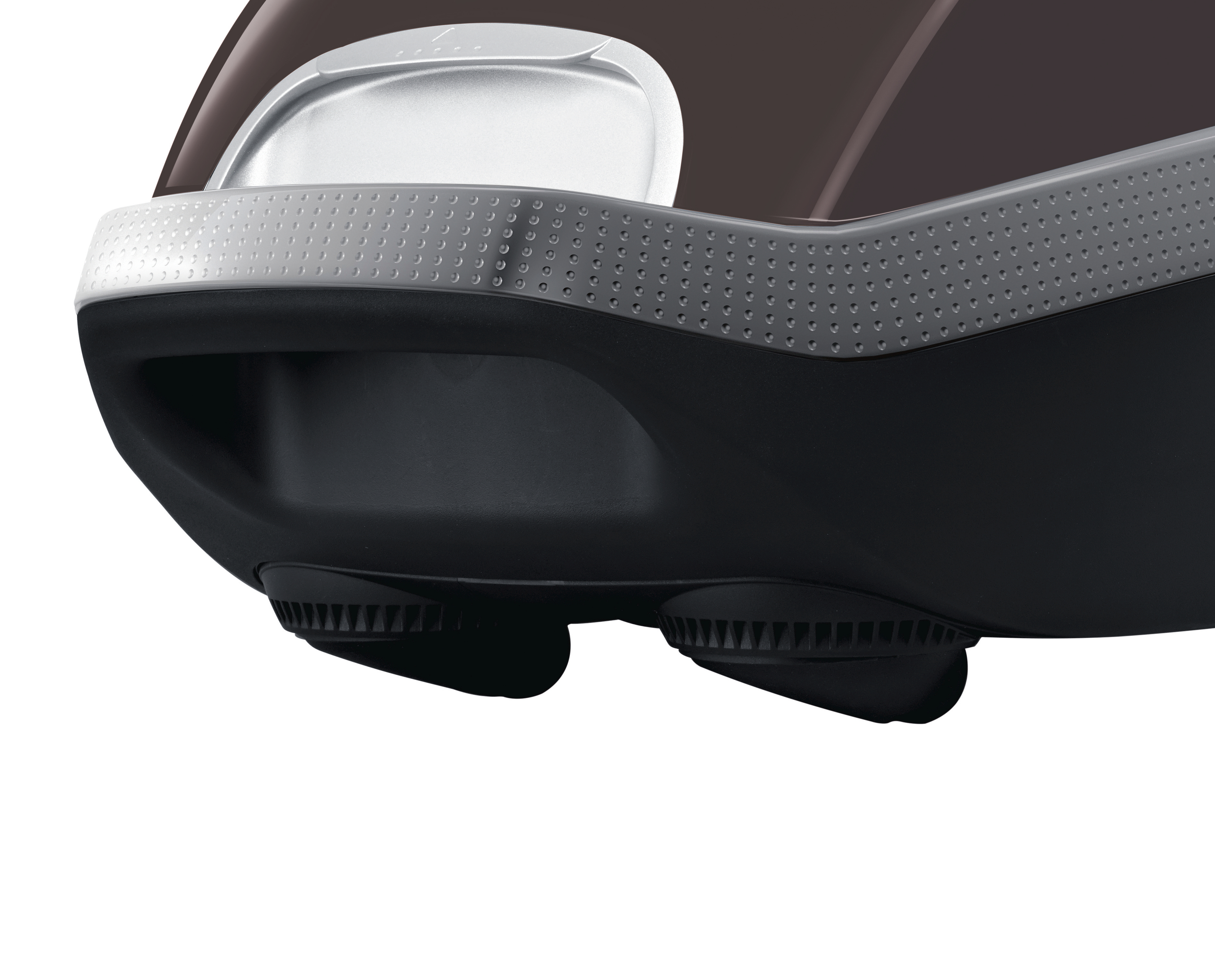 Nahaufnahme eines braunen und schwarzen Staubsaugerbodens mit Lufteinlassöffnungen.