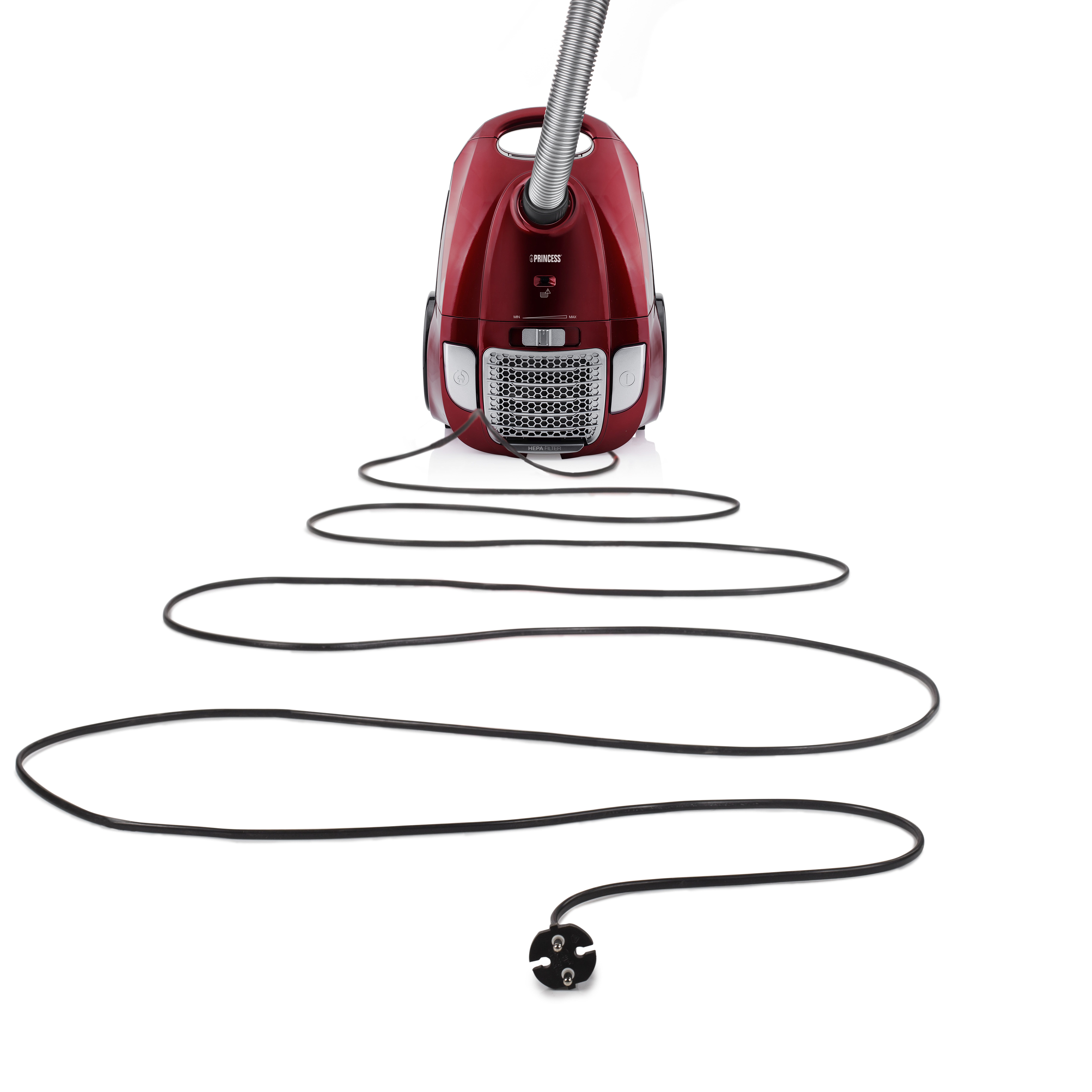 Czerwony odkurzacz z długim przewodem zasilającym. Przewód jest zwinięty na białym tle.