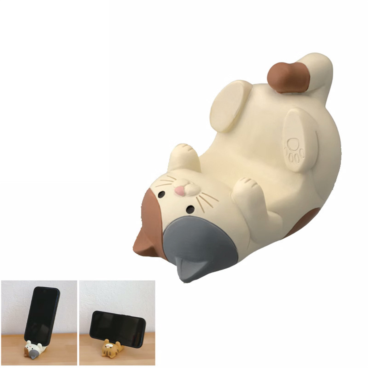 Ein Katzen-Telefonhalter in Creme, Braun und Grau. Ein Telefon befindet sich im Halter.