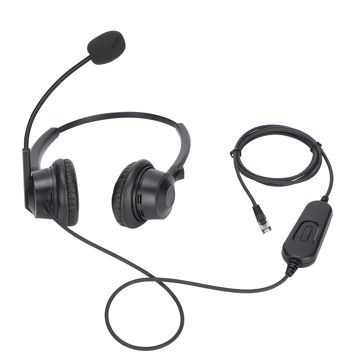 Schwarzes Headset mit Mikrofon und Ohrmuscheln, verbunden mit einem Kabel mit Steuerbox und Stecker.