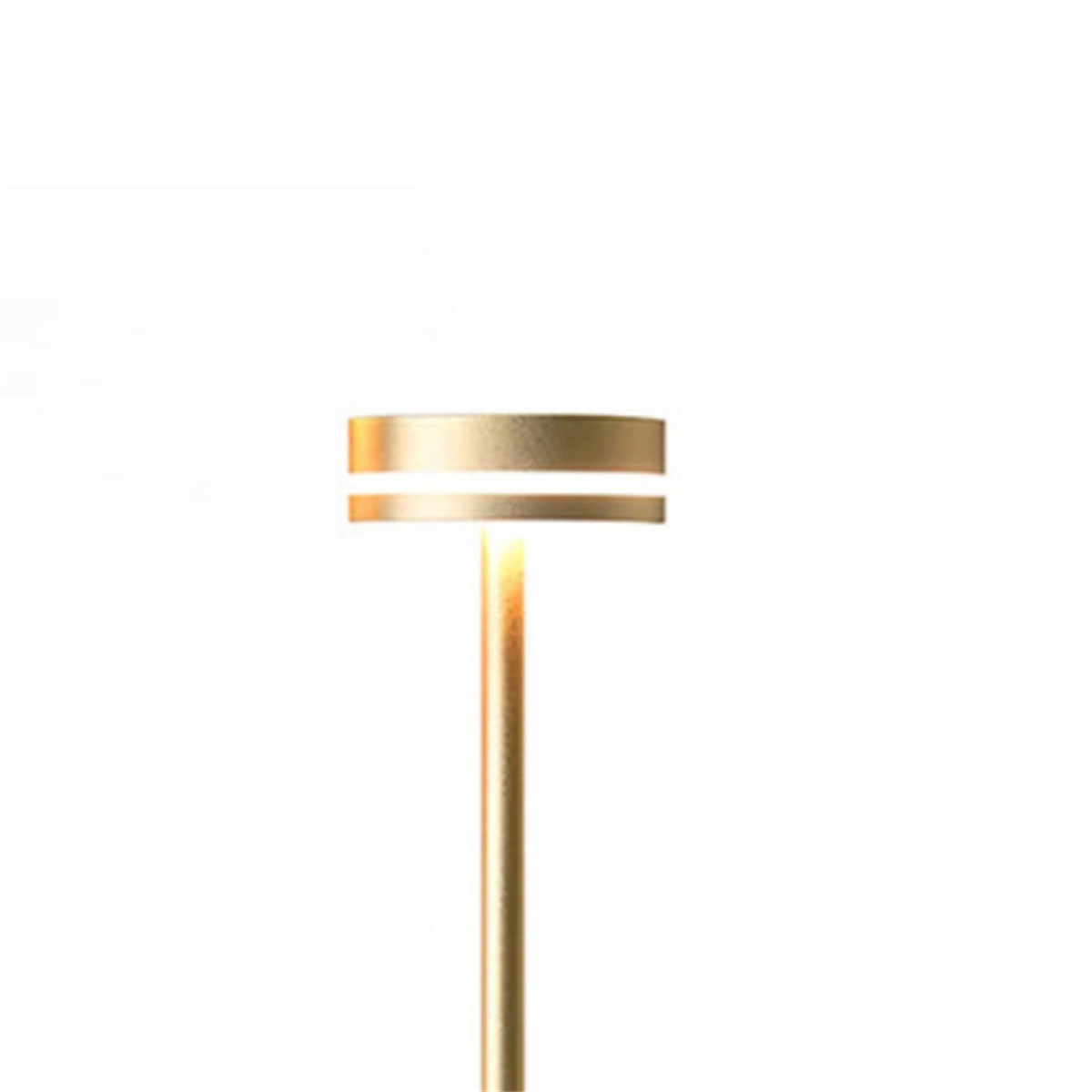 Eine goldene Außenlaterne auf weißem Hintergrund. Einfaches, modernes Design.